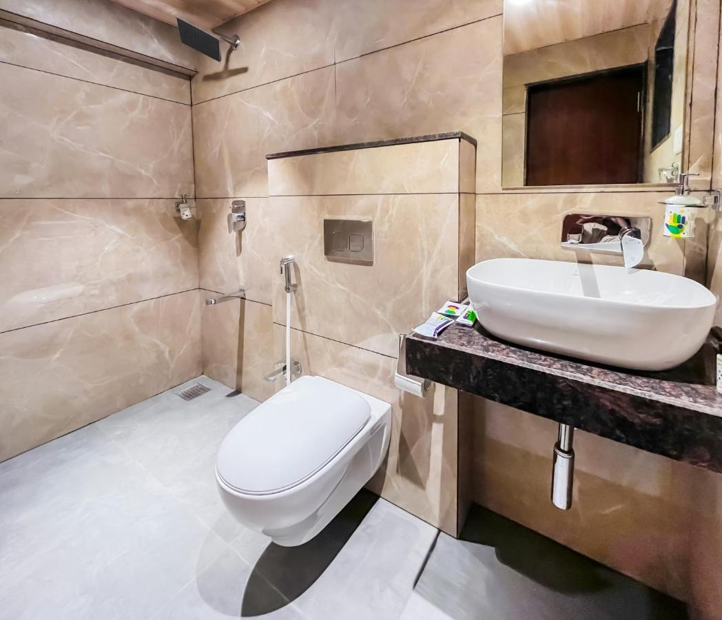 Treebo Serenity Inn, Koregaon Park Pune Zewnętrze zdjęcie