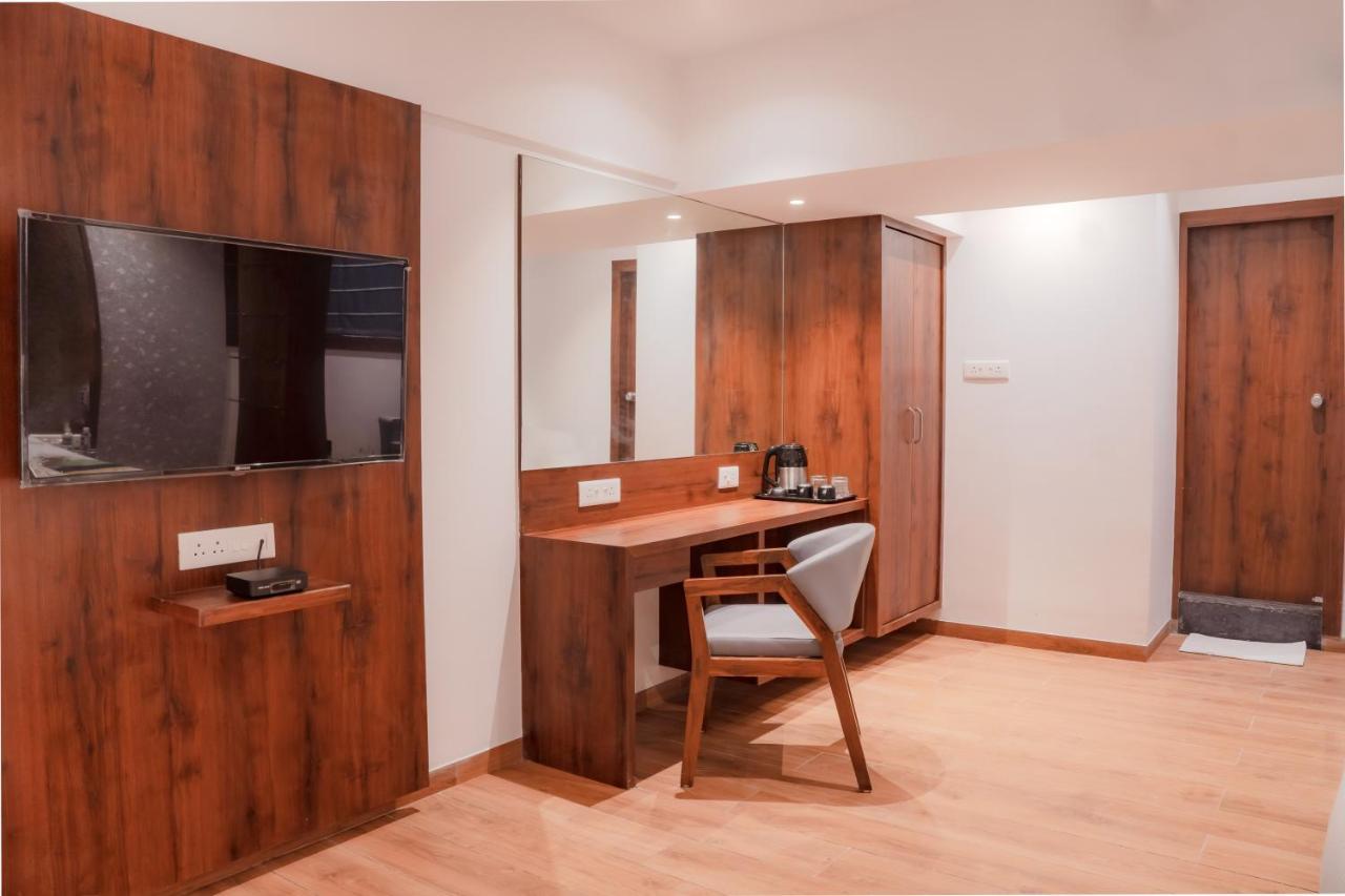 Treebo Serenity Inn, Koregaon Park Pune Zewnętrze zdjęcie